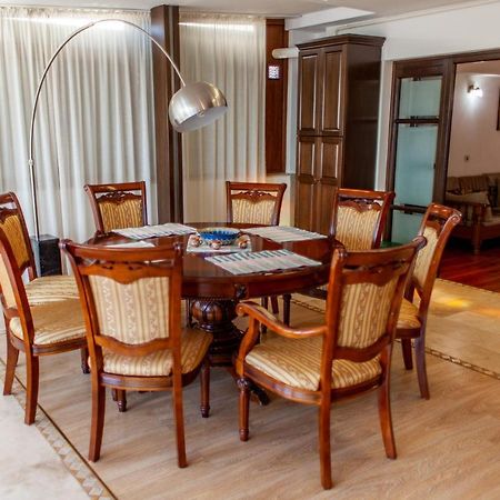 Spacious Apartment In City Centre 이아시 외부 사진