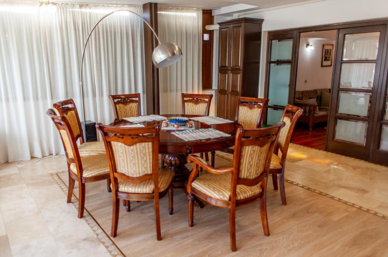Spacious Apartment In City Centre 이아시 외부 사진